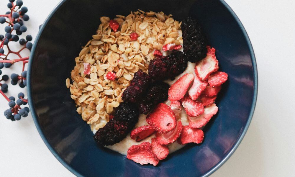 Jedlo a psychická pohoda: Ako výber potravín ovplyvňuje vašu náladu a energiu